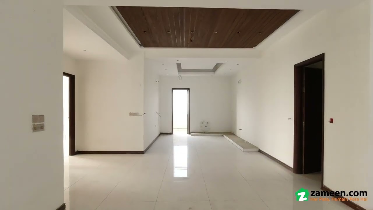 1100 SQYD PENTHOUSE FOR SALE IN SHAHEED MILLAT ROAD KARACHI