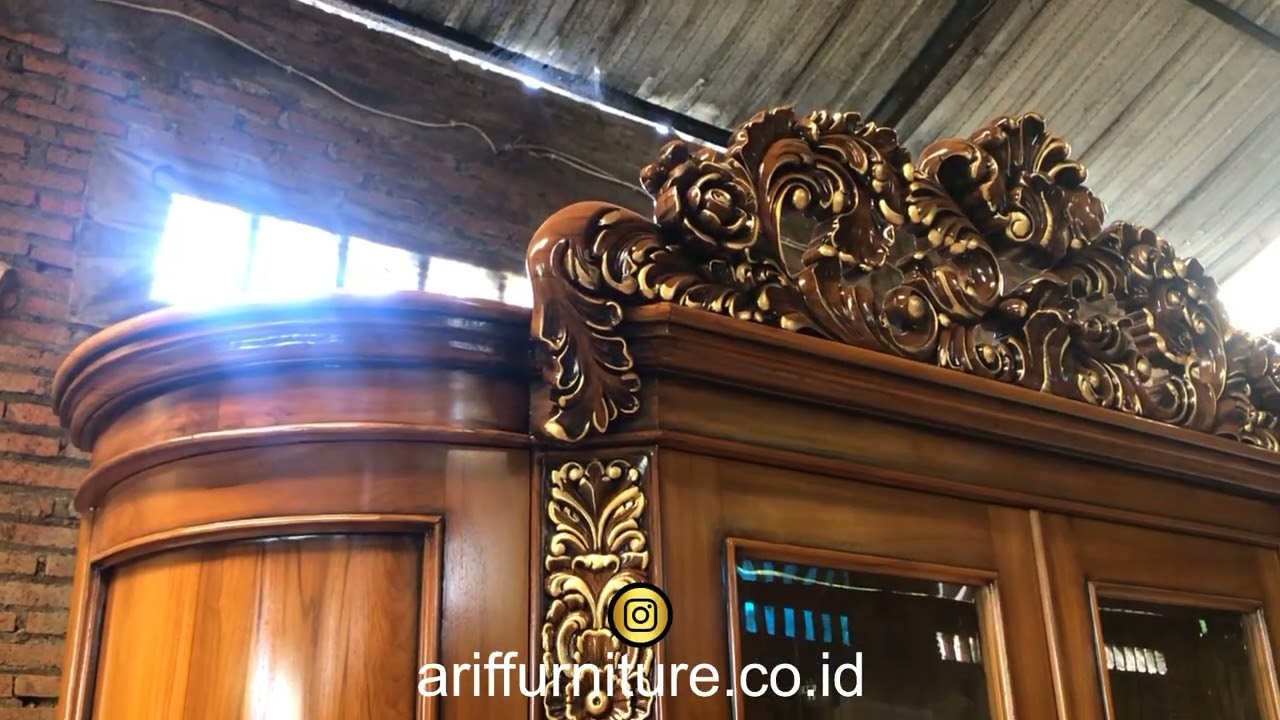 Lemari Hias Ruang Tamu Ukiran Mewah Kayu Jati | PT. Arif Furnitures Jepara