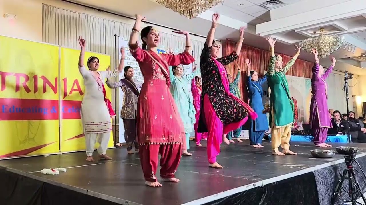 Trinian éducation and celebration at Dhaliwal Banquet Hallالتعليم والاحتفال في كلية ترينيان في كندا 