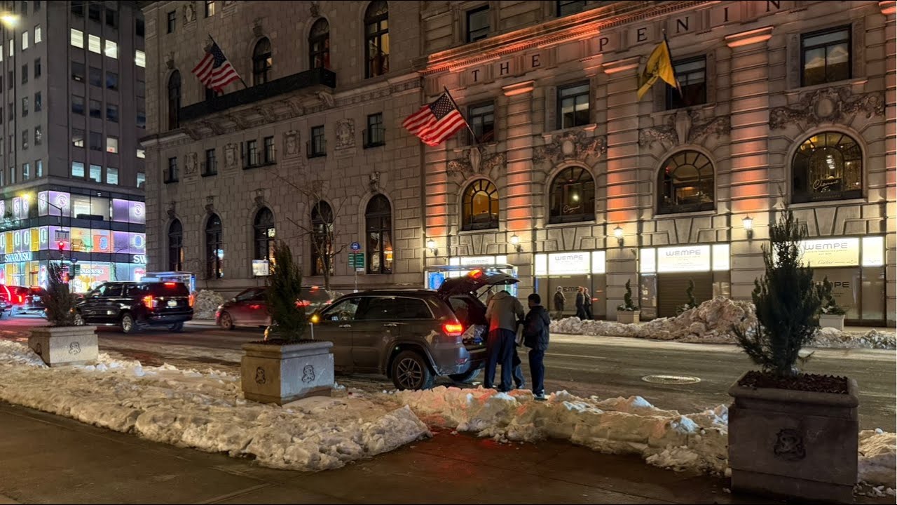 Exploring Midtown Manhattan EXTREME COLD 🥶 BOMB CYCLONE ❄️