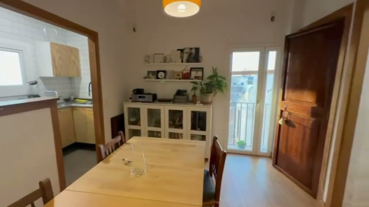 Ático en venta con 2 habitaciones, baño, salón con chimenea, comedor y terraza comunitaria en Palma.