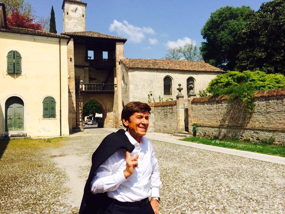 GIANNI Morandi 🌹🎸🌷Fino Alla Fine del Mondo 💜 LIVE    HD