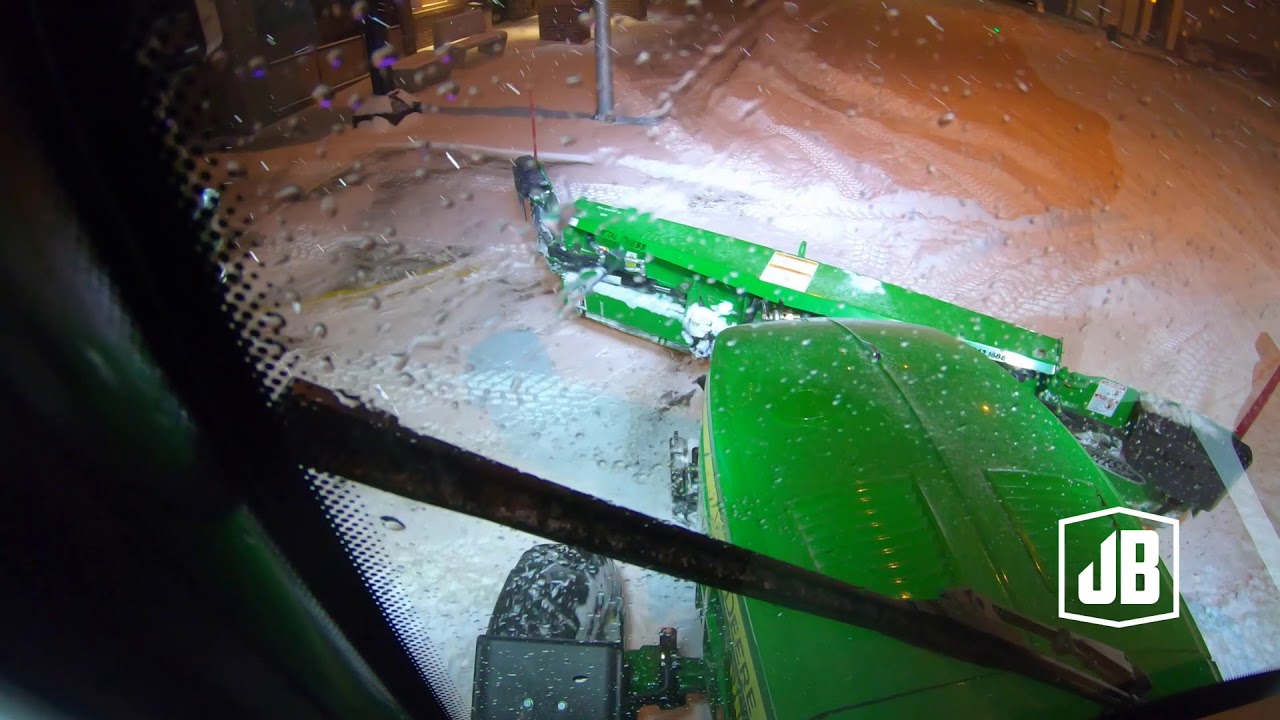 Clearing a rough pass of snow with Metal Pless Agrimaxx 7-12, John Deere 4066R, first storm of 2021!