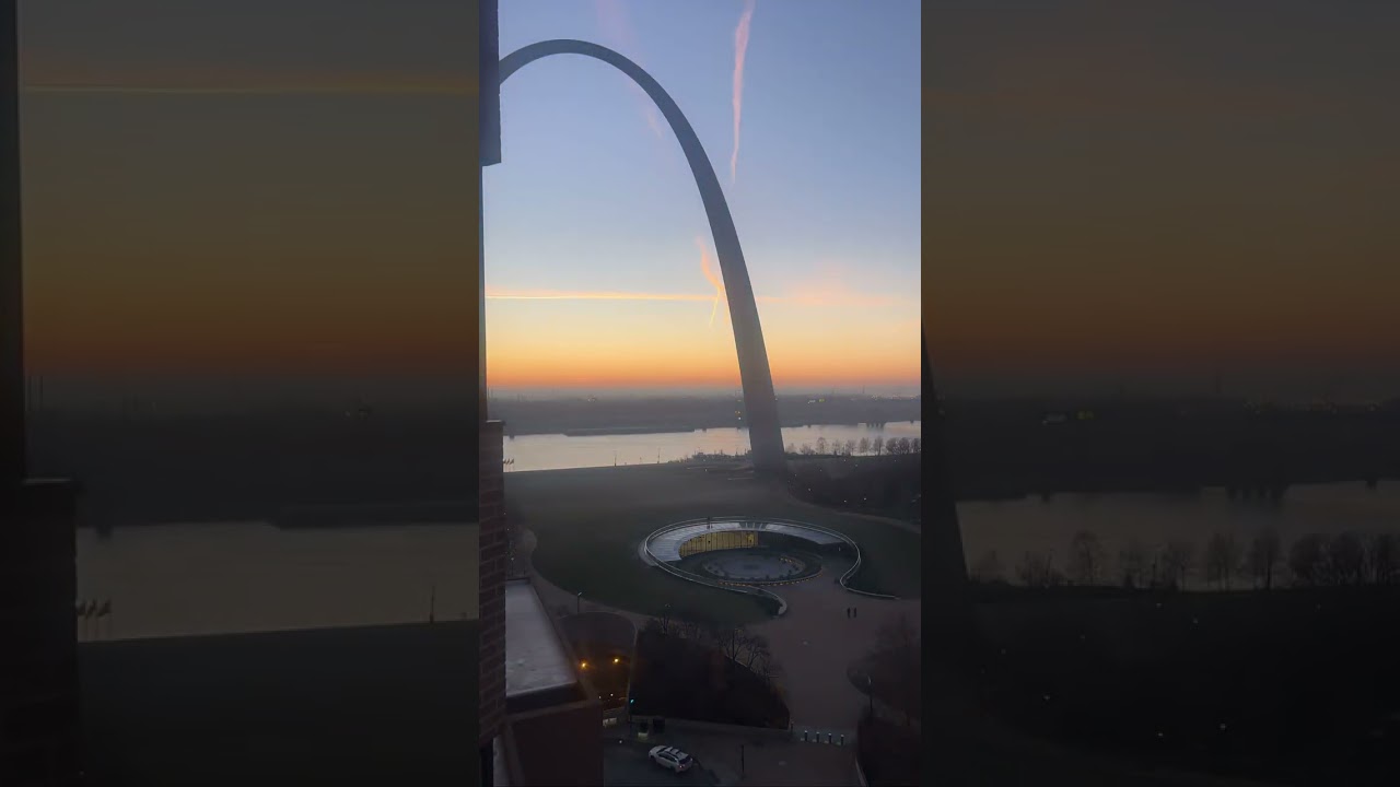 Sunrise, St Louis #stlouis #sunrise #missouri #mississippiriver #usa #travel