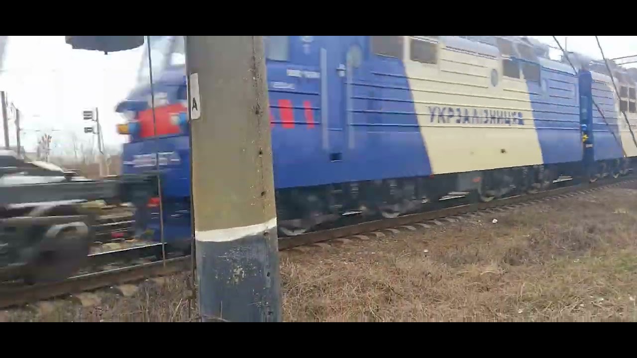 ВОЛОДИМИР ЛЕНІН ВЛ80С-1674 НОВИЙ ЗАБАРВЛЕННЯ В ГОЛОВІ ПОЇЗДА ЗЕРНОВИЙ СКЛАД 