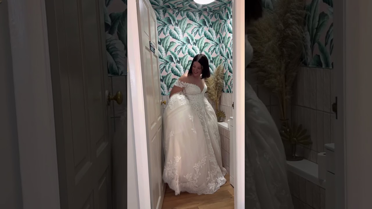 How do you go to the toilet in your wedding dress? 🚽 👰‍♀️ #weddingdaytips #wedding #weddingdress