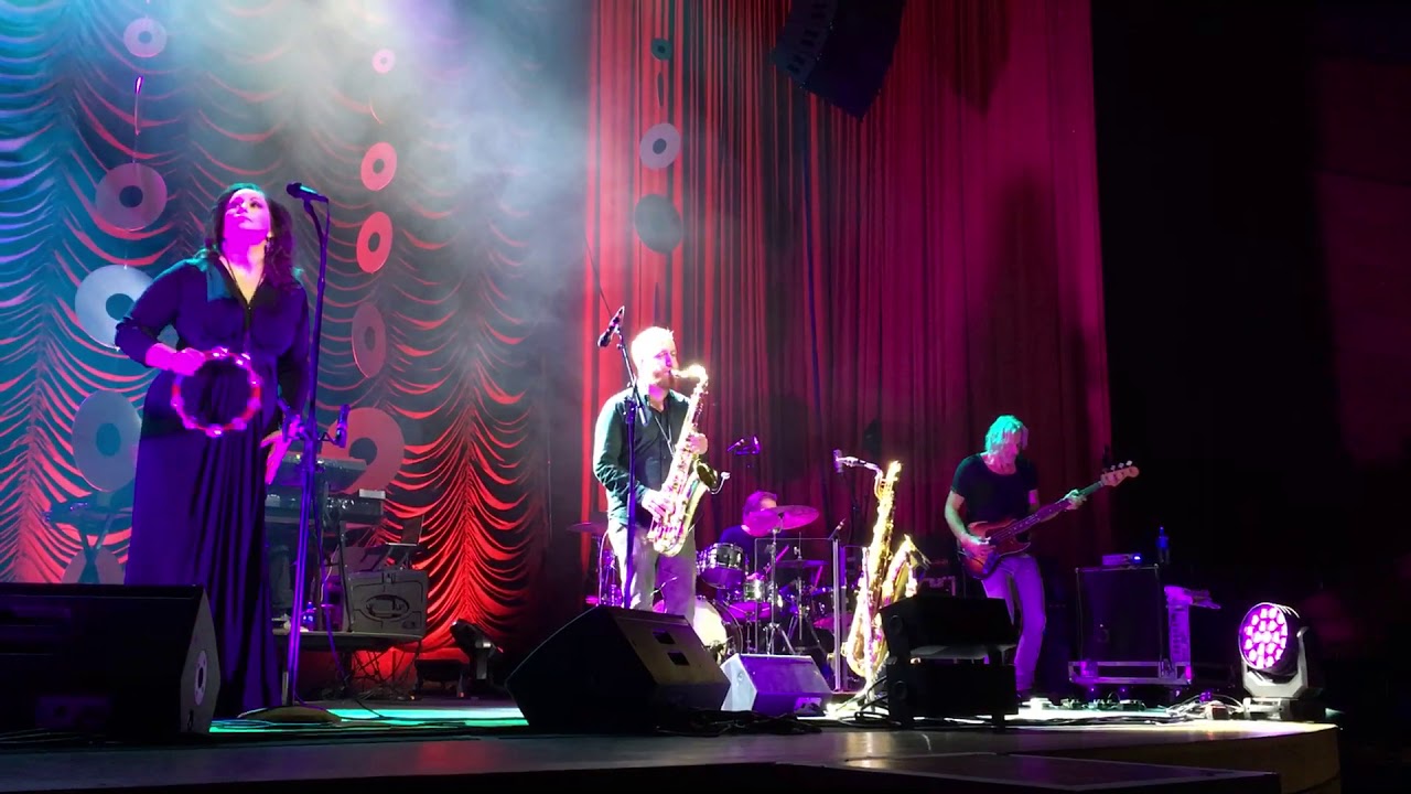 Lisa Nilsson ”Allt jag behöver” live Conventum Örebro. Himlen runt hörnet 25 år.