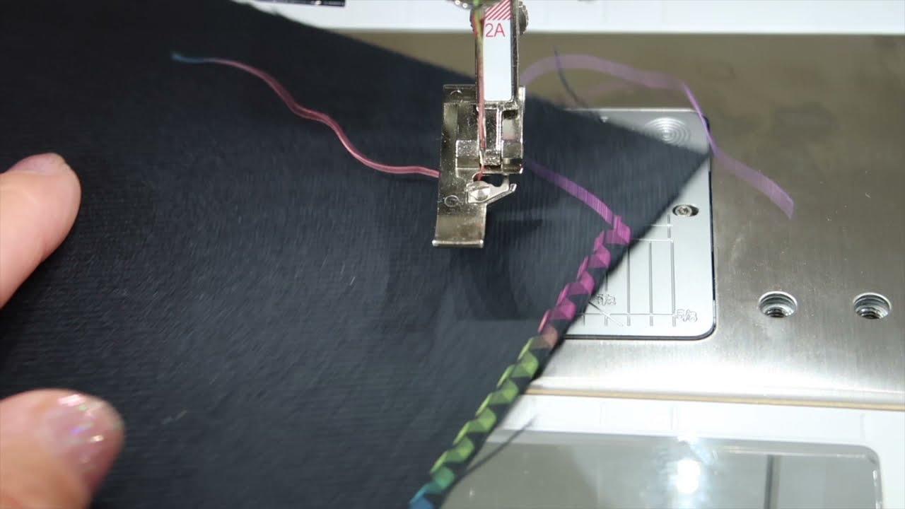 BERNINA 570 30 оверлочных строчек