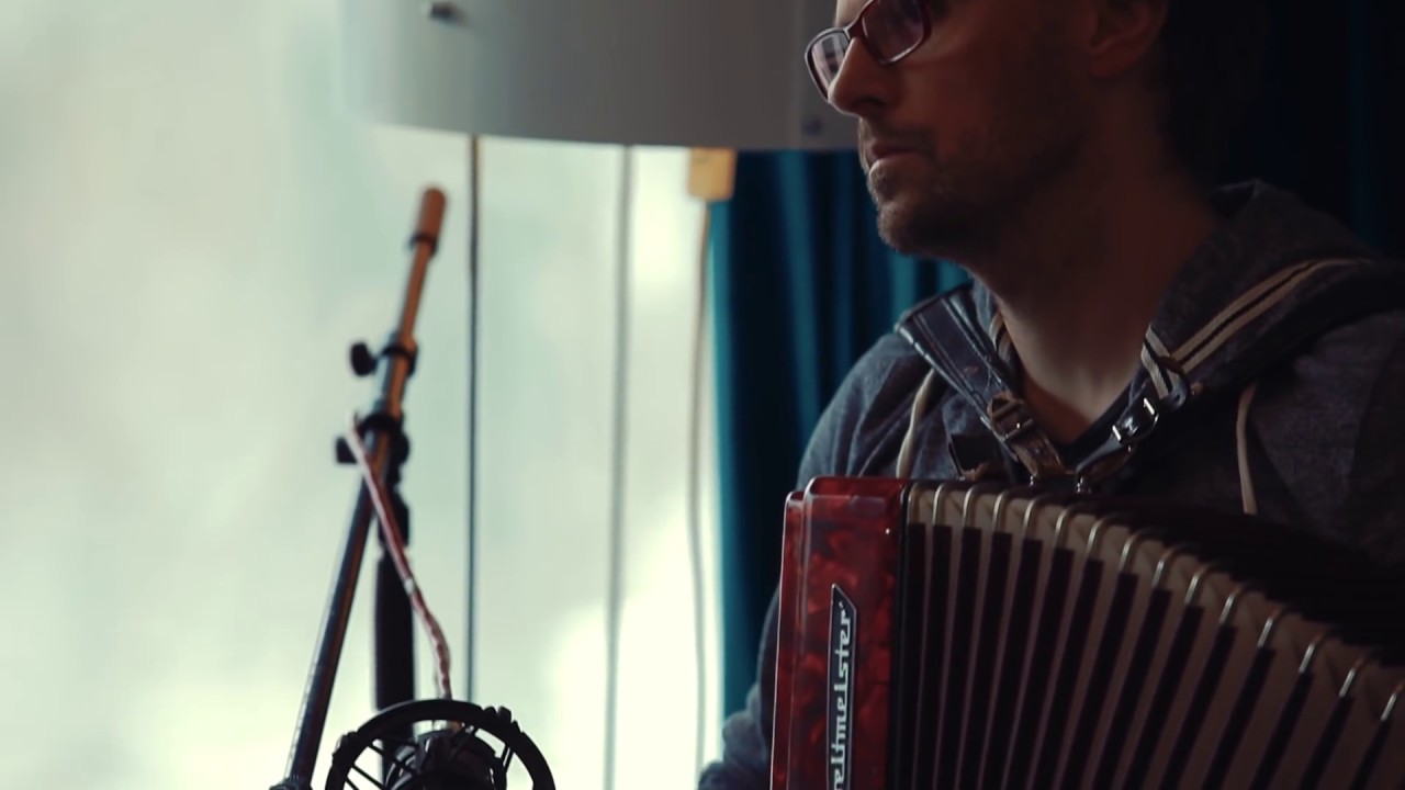 MIKROMUSIC i SKUBAS Bezwładnie ( Official Acoustic Live Video)
