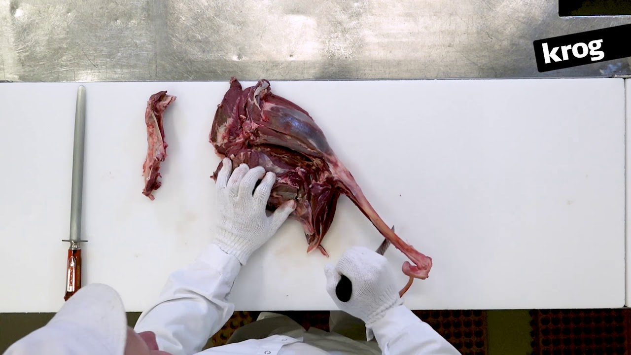Jani Kolkkanen på Fällmans Kött visar hur du benar ur en rådjursstek