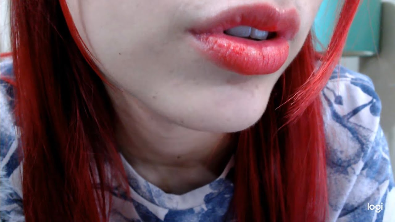 Asmr - Tu amiga te enseña a besar