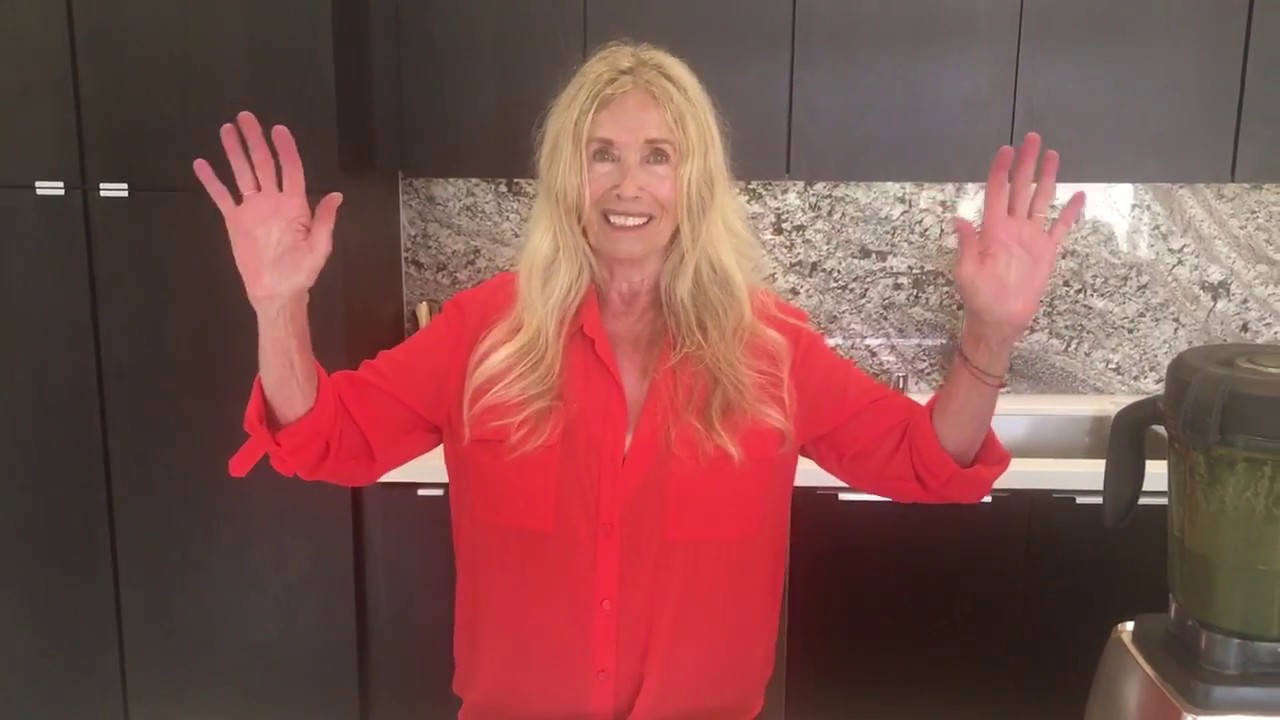 Mimi makes a superfood drink!