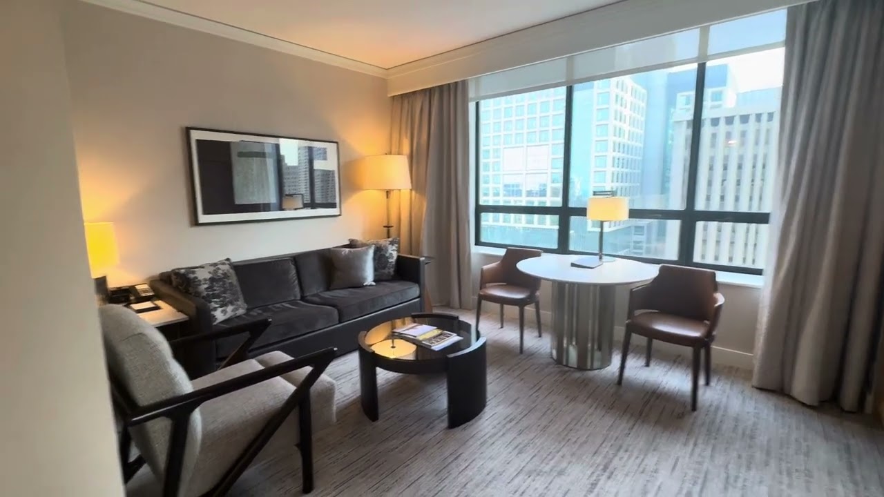 The Ritz Carlton Chicago - Executive Suite 1 King, Michigan Avenue View