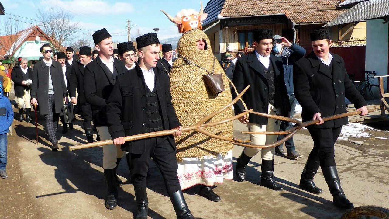 FARȘANG la Cașin: Omorârea taurului (Plăieșii de Jos, Harghita, România)
