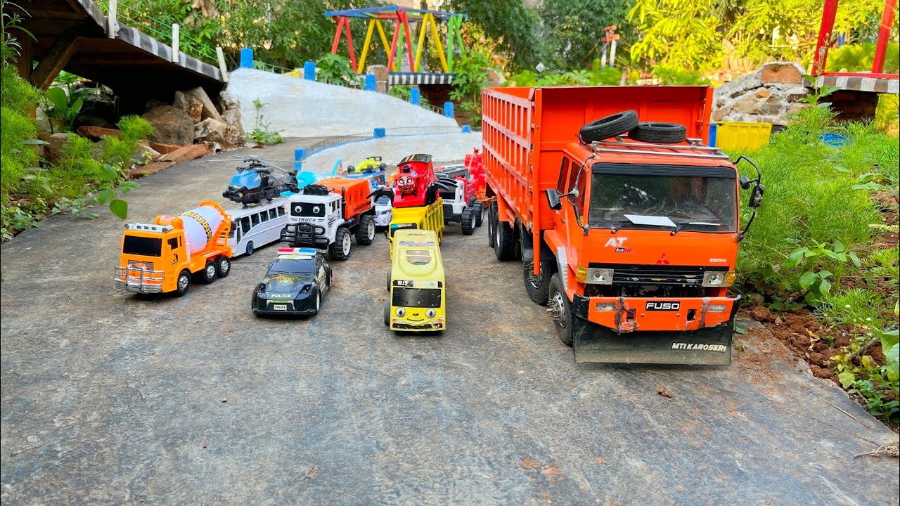 WADIDAU !!! Mobil Truk Tronton Panjang Bongkar Mainan Mobil Mobilan Truk Molen, Forklif, Ambulan