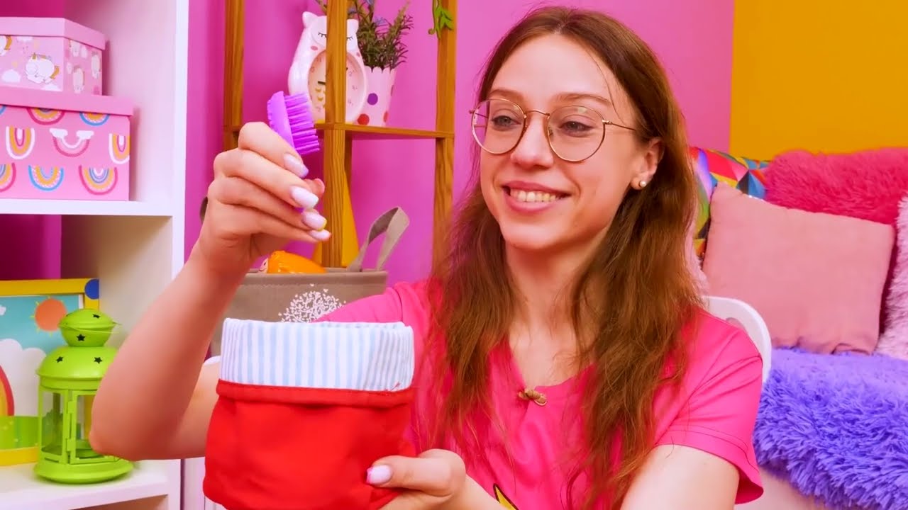 Lastenhoitaja Baby Born -nukelle - Tyttöjen video suomeksi. Lasten video