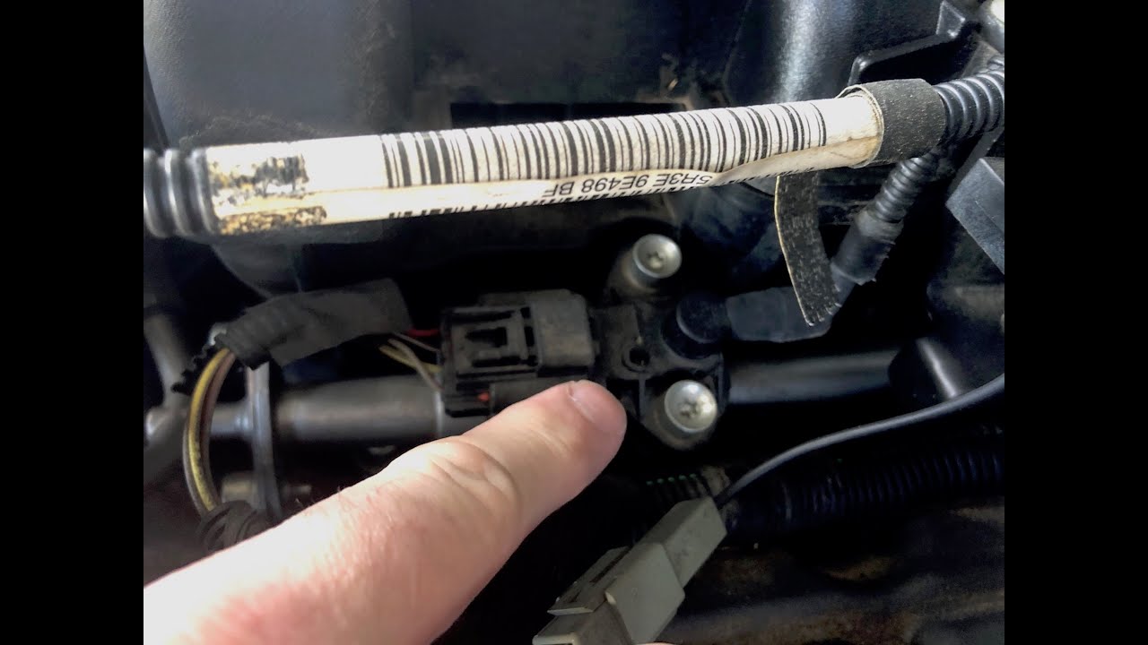 Ford Mustang 2005-2009 Как заменить датчик давления в топливной рампе (код PO193)