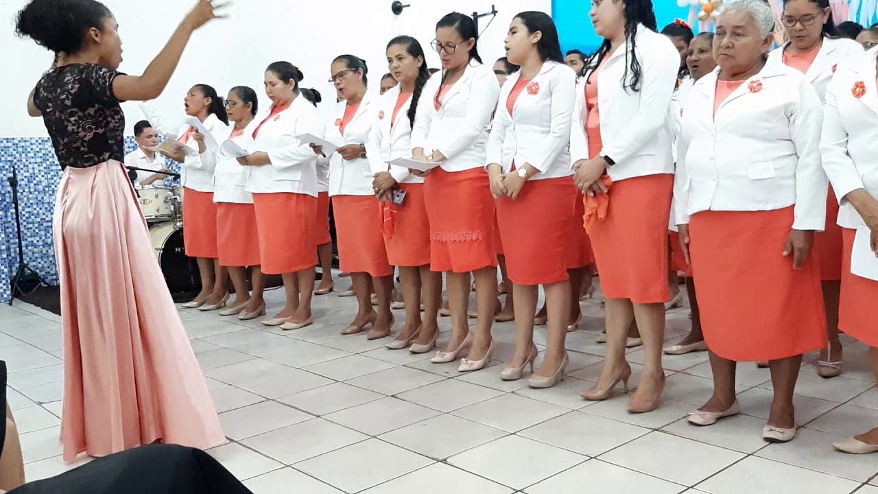 Círculo de oração da igreja  Deus é Amor  louvando ao senhor