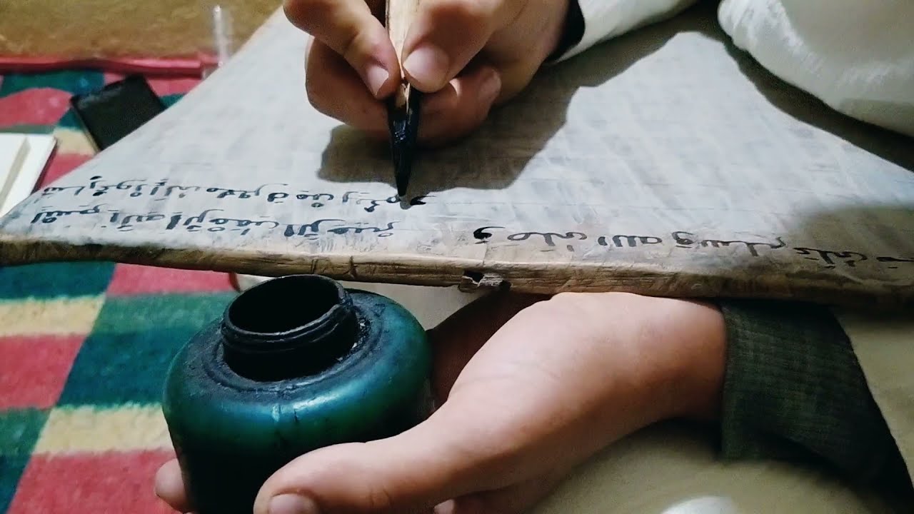 شاهد طريقة حفظ القرآن على اللوح الخشبي في المغرب 🇲🇦 - يوم كامل مع الطلبة - طريقة الكتابة و و المسح ❤