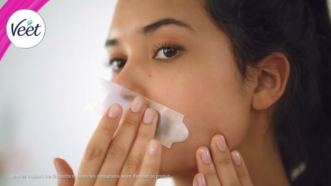 Épilation du visage avec les bandes de cire froide Veet