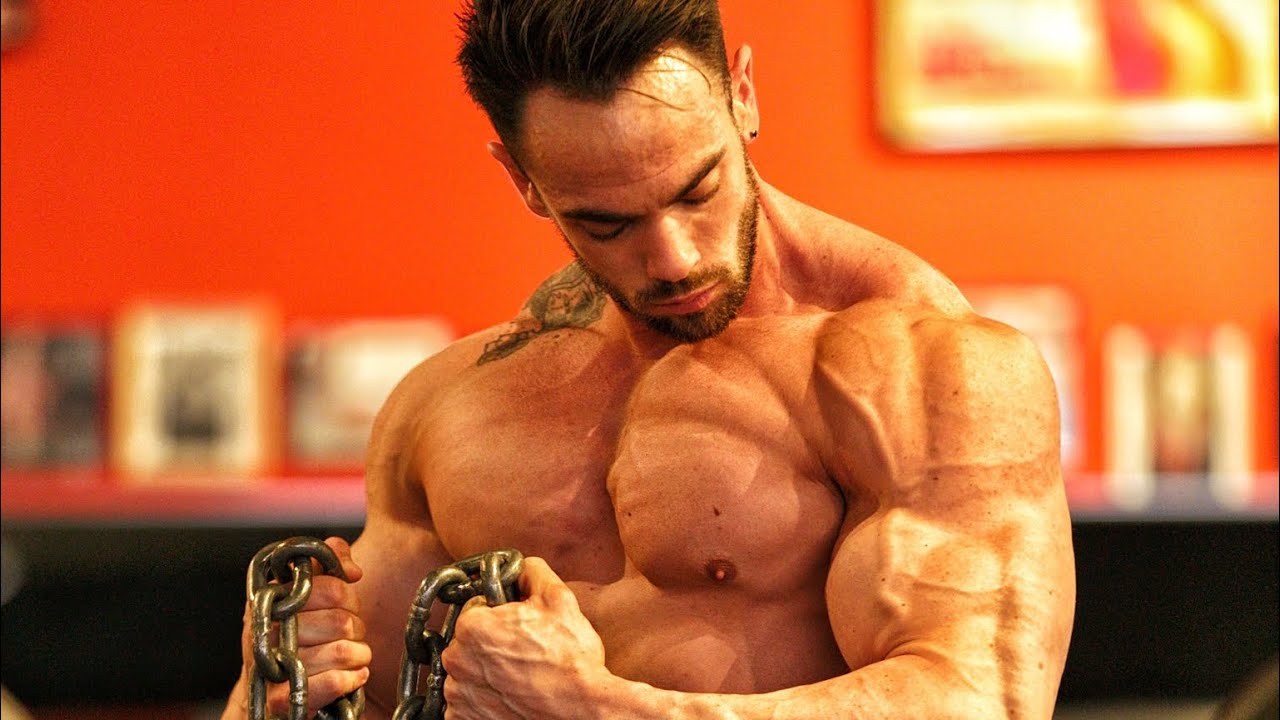 SHOULDERS AND CHEST TRAINING AT GOLDS GYM 2.5w out
