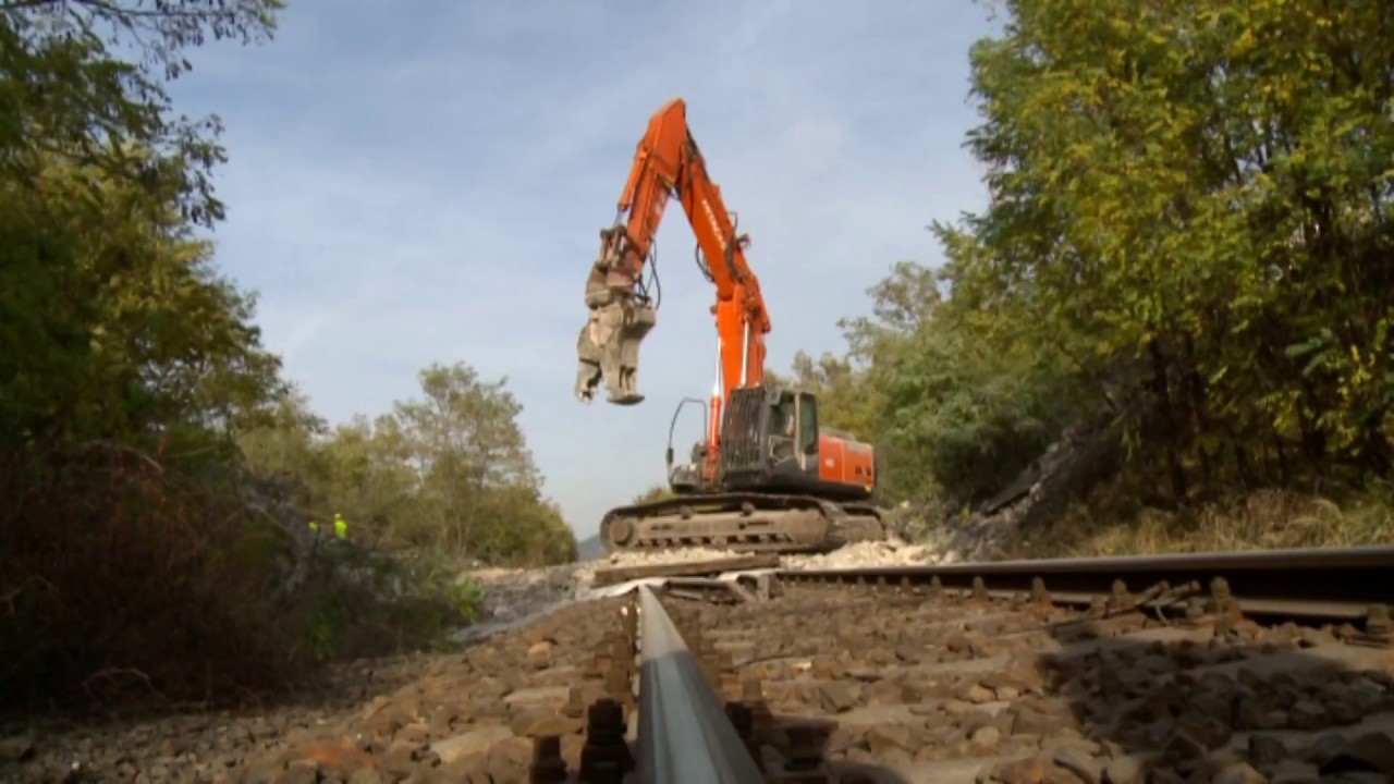 Elbontották a kisvasút hídját