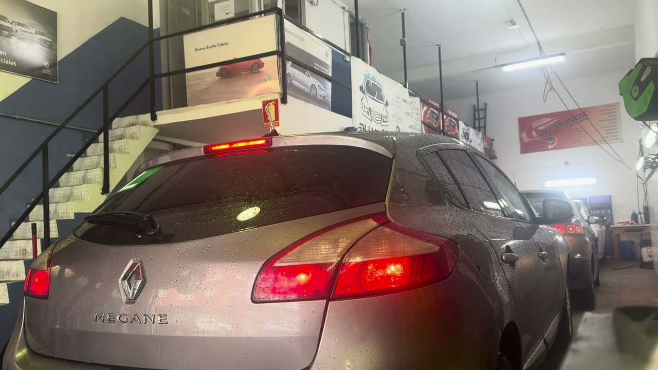 Cómo cambiar luz freno Renaul Megane