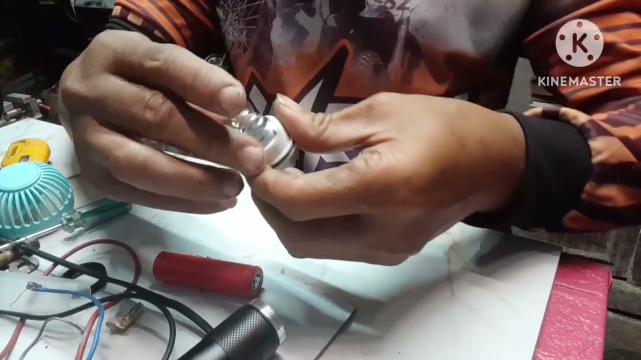 how to disassemble  and assemble  repair  XML T6 flash light