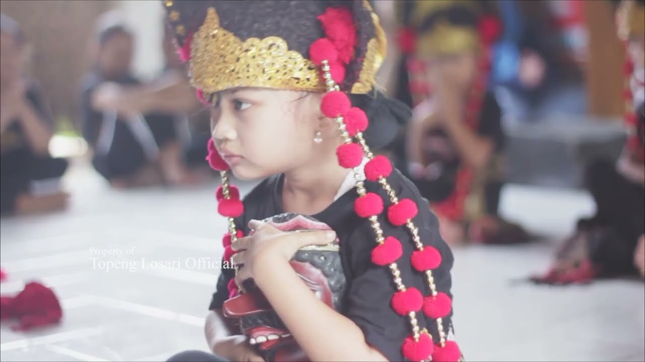Latihan Menari Topeng Losari di Sanggar Purwakencana