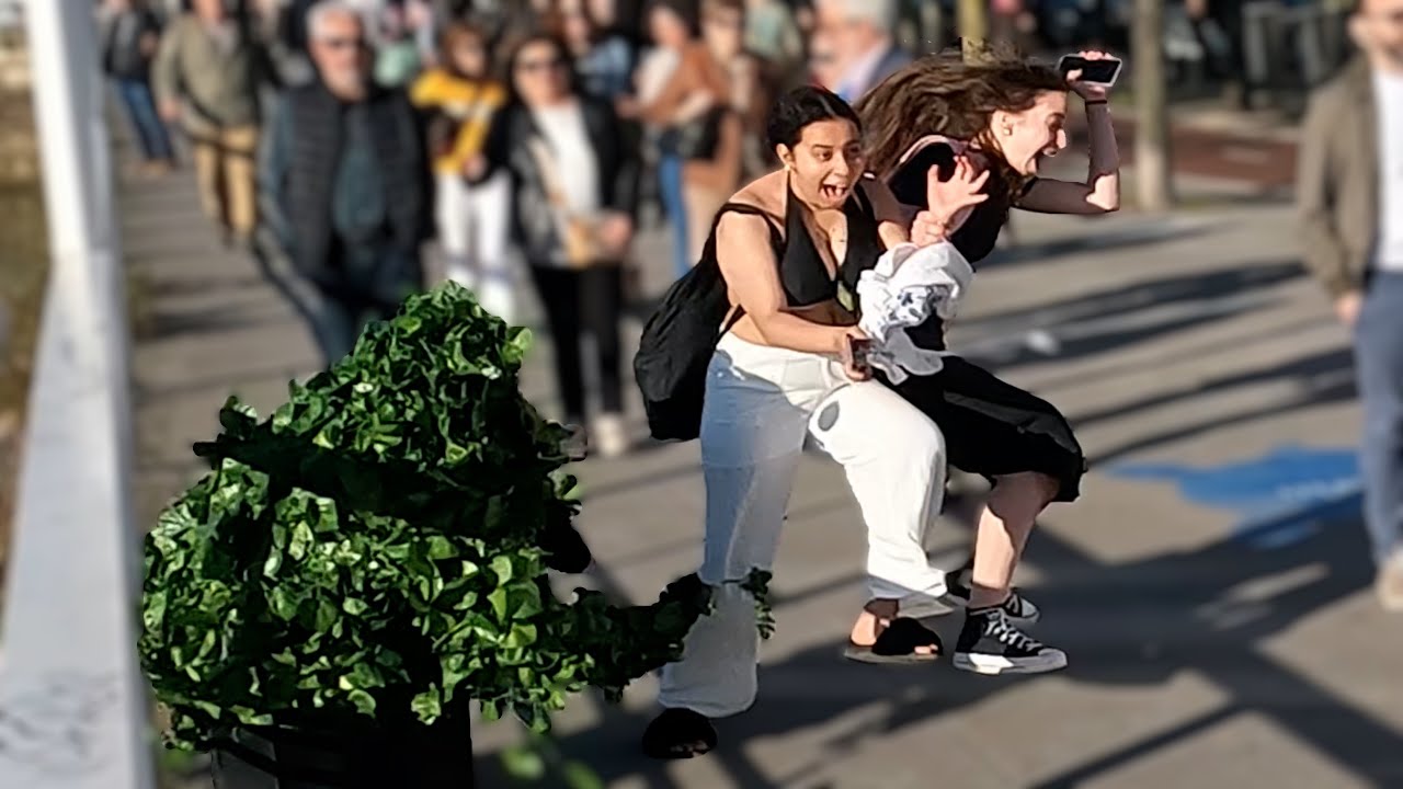BUSHMAN PRANK: SCARING IN THE STREET // hombre arbusto