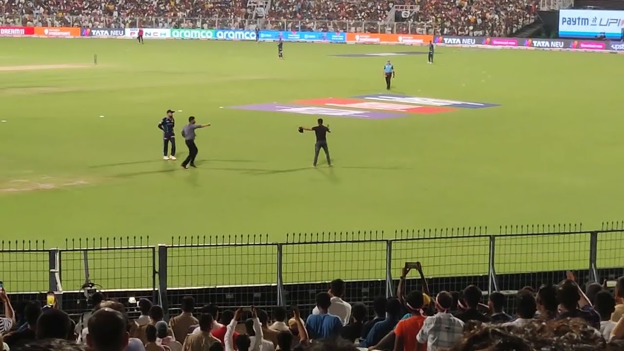 Crezy Fan Jump barricade for Rashid Khan @ Eden Garden Kolkata | Rude Behave by Rashid Khan ☹️☹️😤😡