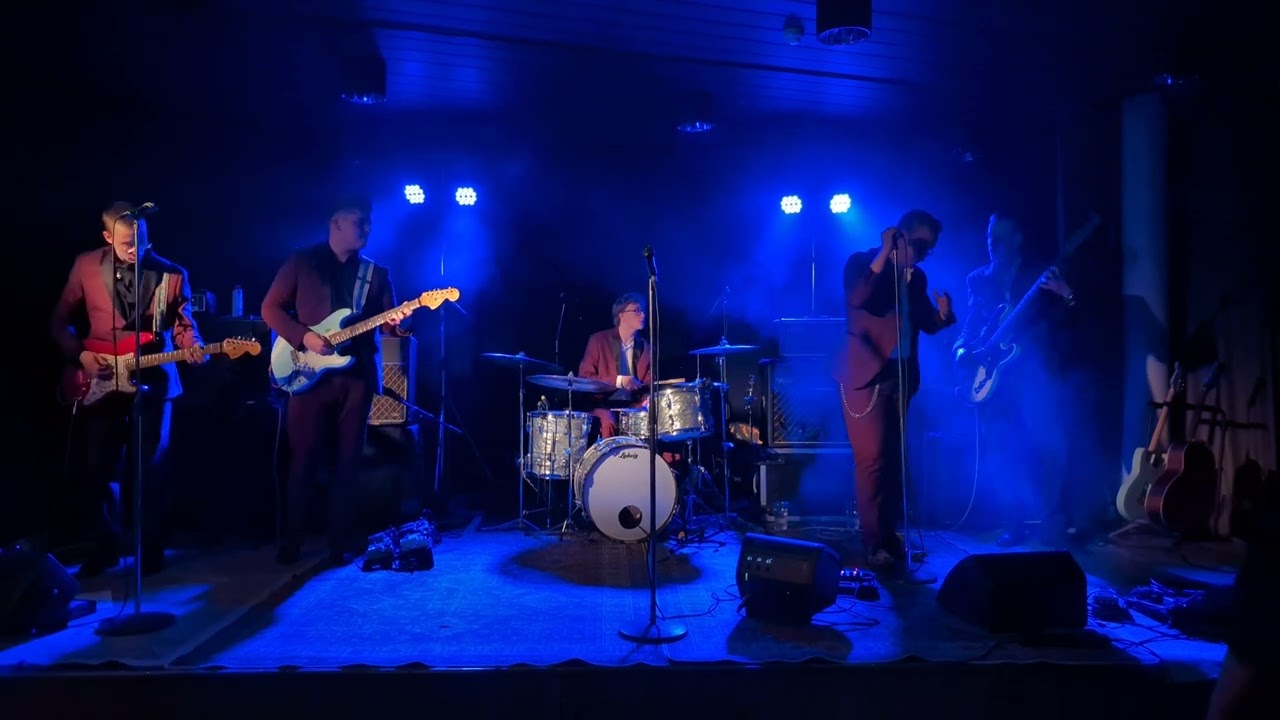 The Hikers - Yksin Illassa Kaksi