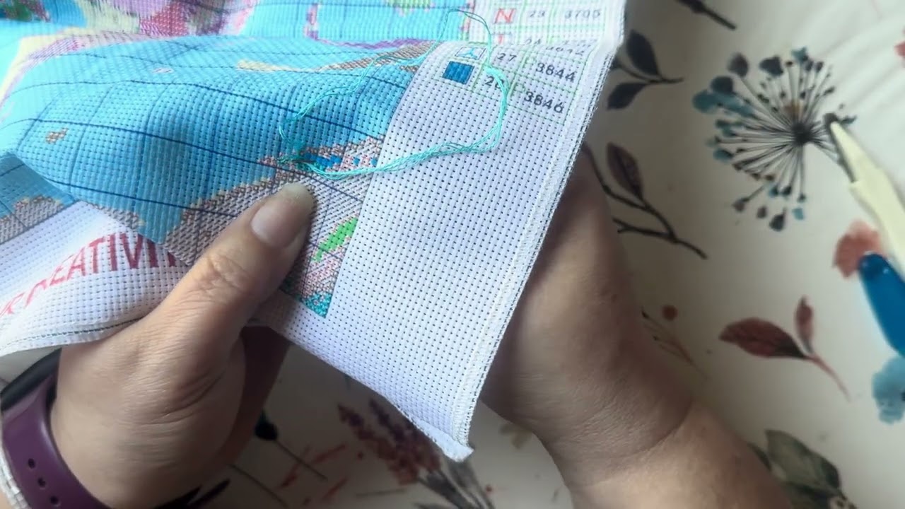 Démarrage de toile #oraloa  🤩🤩#pointdecroix #crossstitch 