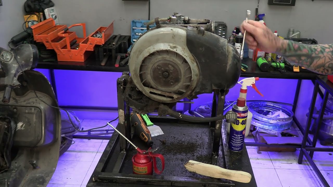 Full Engine Tear Town And Rebuild Timelapse! Bajaj Chetak LML Vespa Paiggio 1999