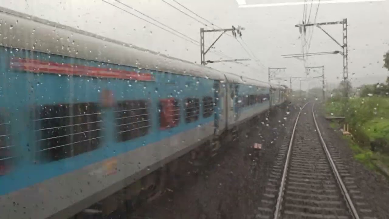 Indrayani Exp crossing Pragati Exp