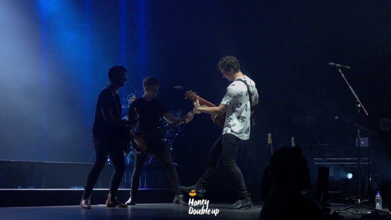 Shawn Mendes - Stitches @ Illuminate World Tour in Singapore