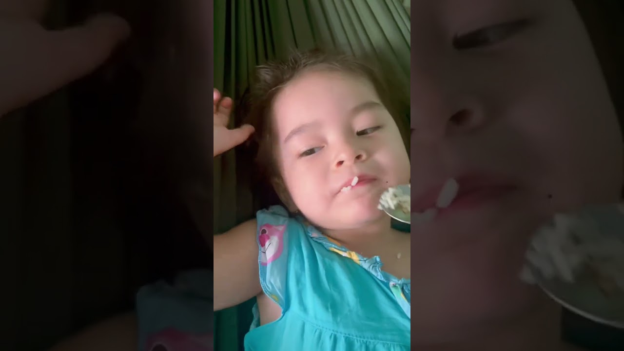 Mẹ tưởng ko biết ăn cơm ai ngờ ăn ngon lành 😆