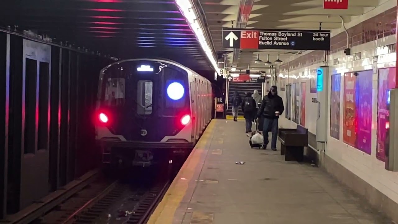 Railfaning at rockaway ave 