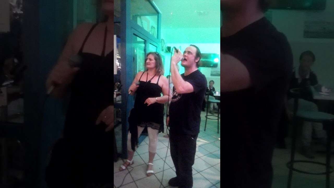 L&agrave;-bas au bar Bernain