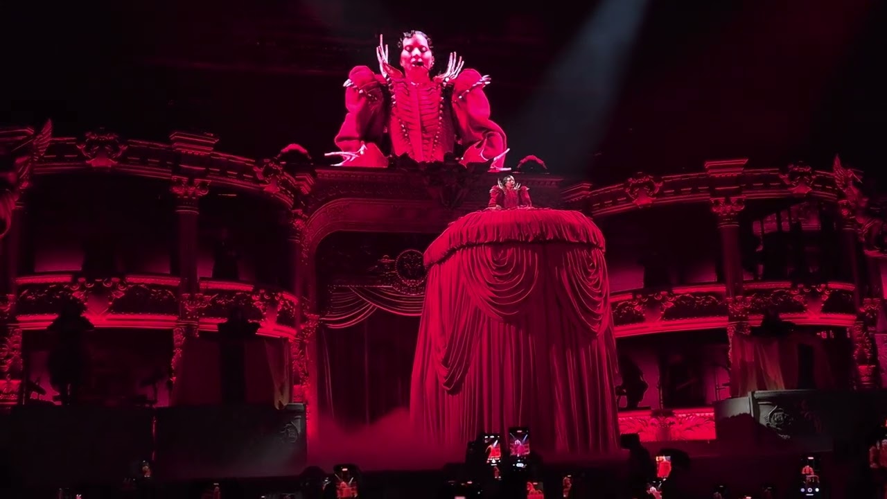 Lady Gaga Mayhemball, Italy/Milan 19.10.25, Opening 