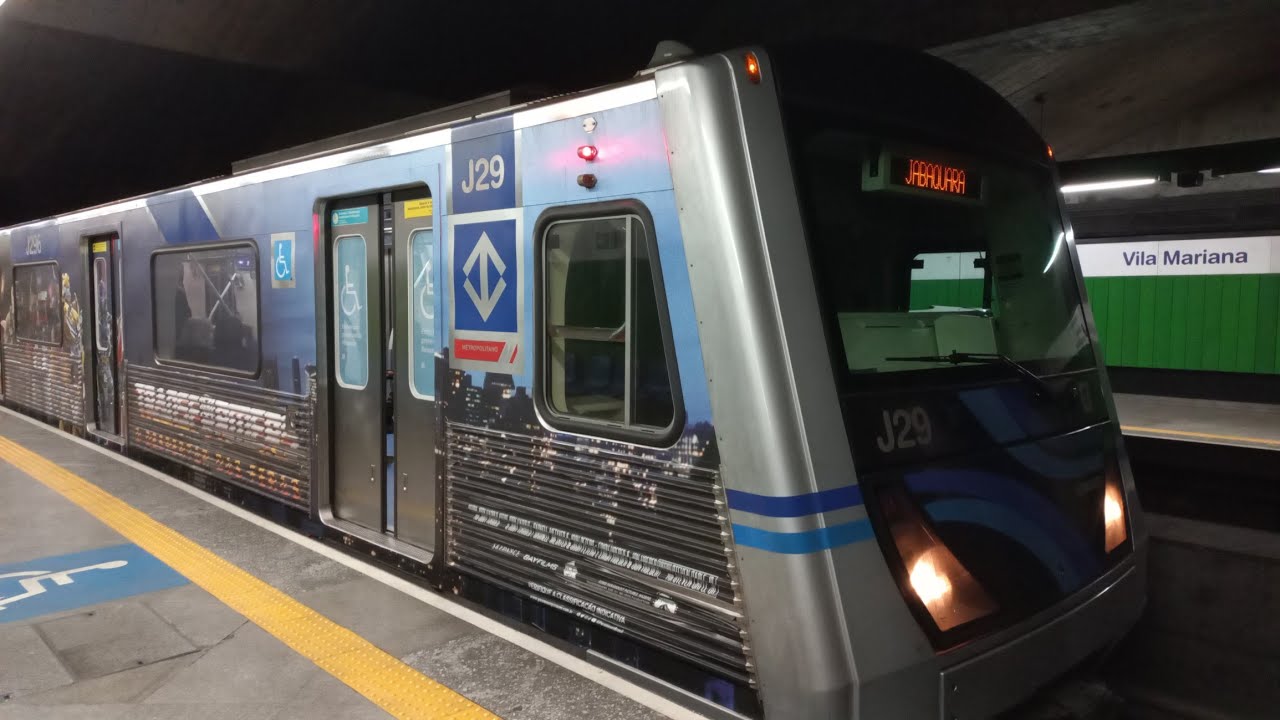 (Metrô SP)Frota J(J29)plotado,saindo da estação Vila Mariana,linha 1 Azul