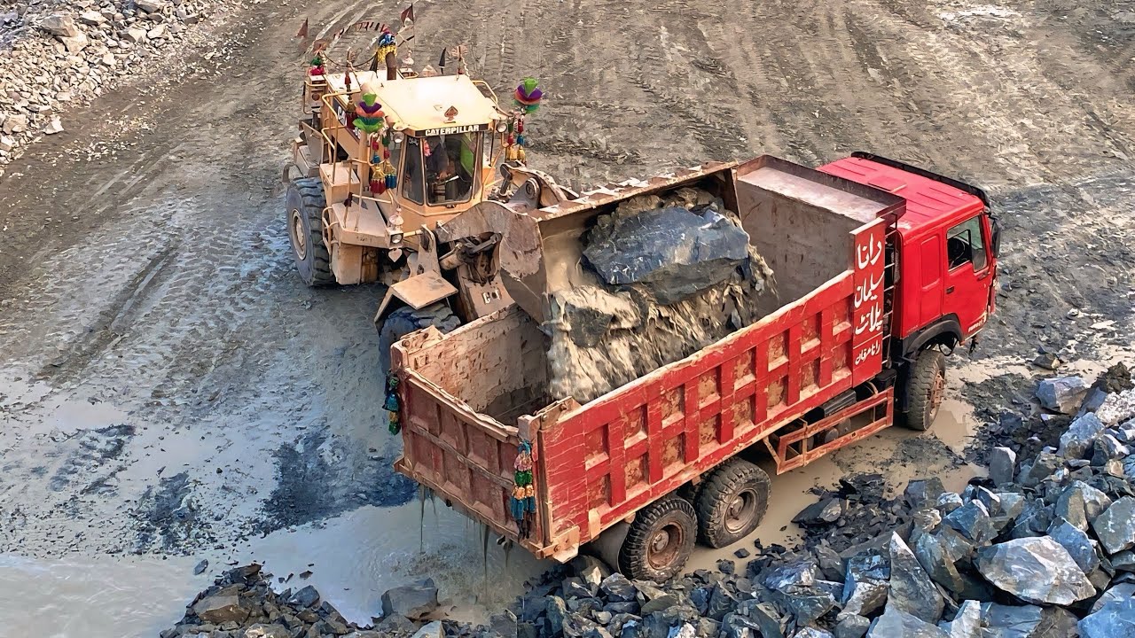 Red Dumptruck/ Water 💦 stone catterpillar loading for dumptruck in action 🗯️