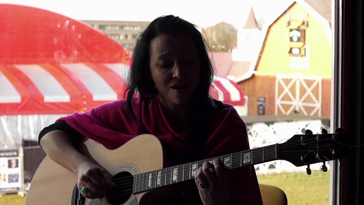 Kate Havnevik || NommNommTV