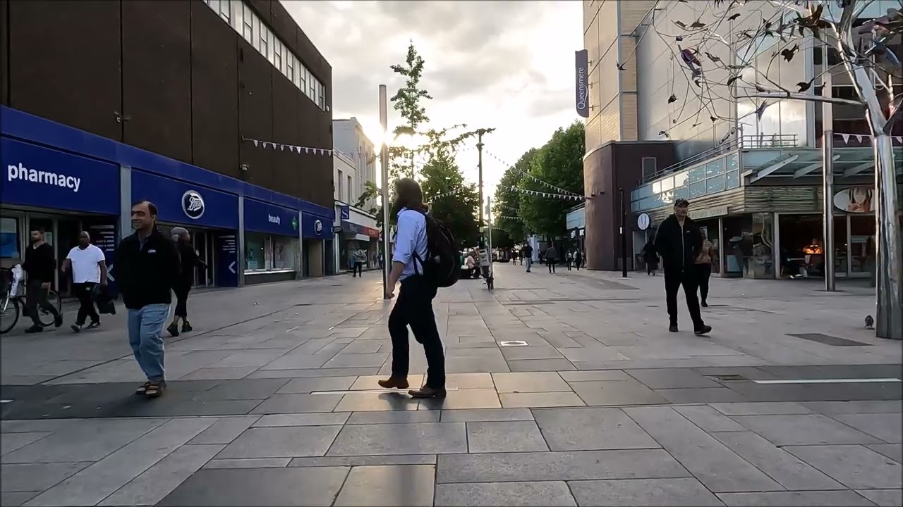 Virtual Walk - Slough High Street In The Early Evening - Berkshire, UK - May 2022 | kittikoko