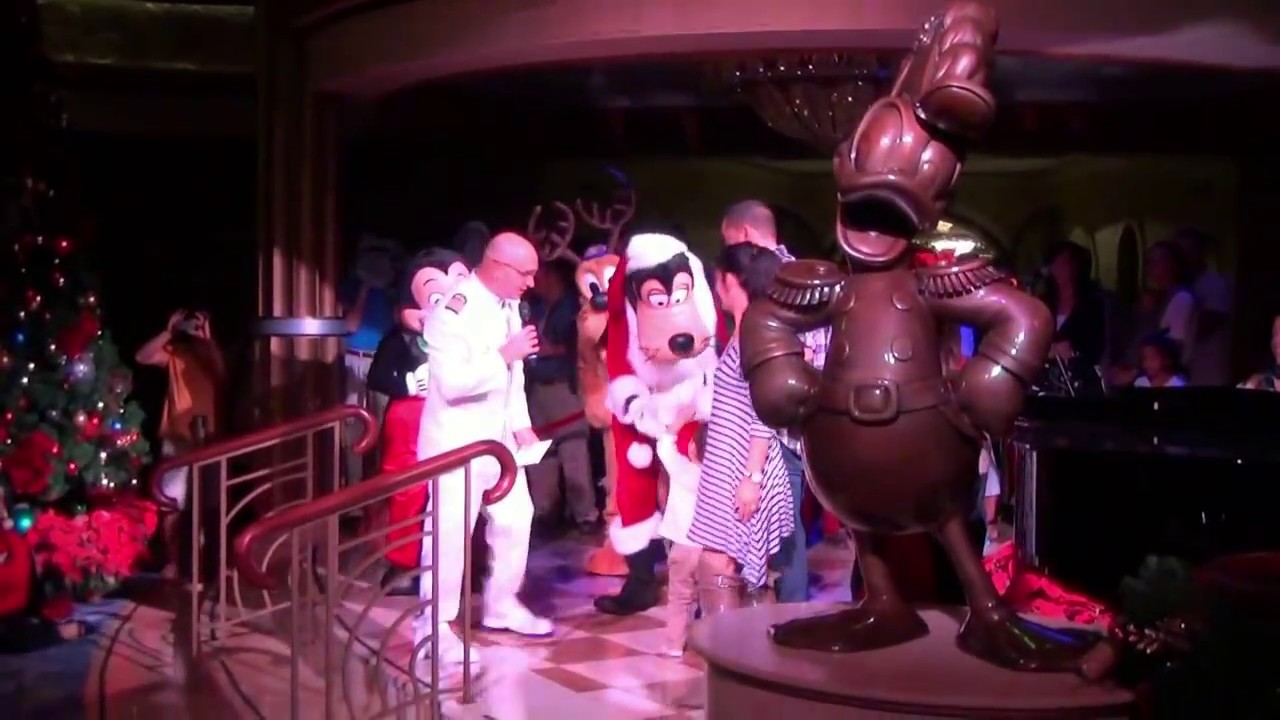 Mickey's Tree Lighting Magic on Disney Dream Merrytime Cruise w/ Mickey, Minnie, Pluto, Goofy