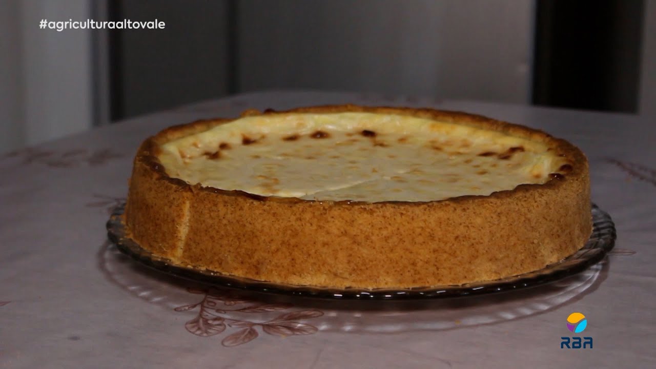 Agricultora em Dona Emma ensina a preparar uma deliciosa torta de queijinho