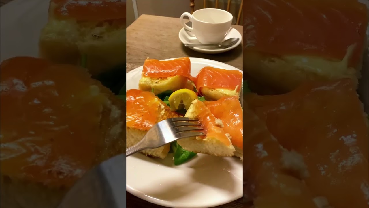 [Sally Lunn] the original Bath Bun & one of the Oldest Houses in Bath. #streetfood  #food #東京ランチ