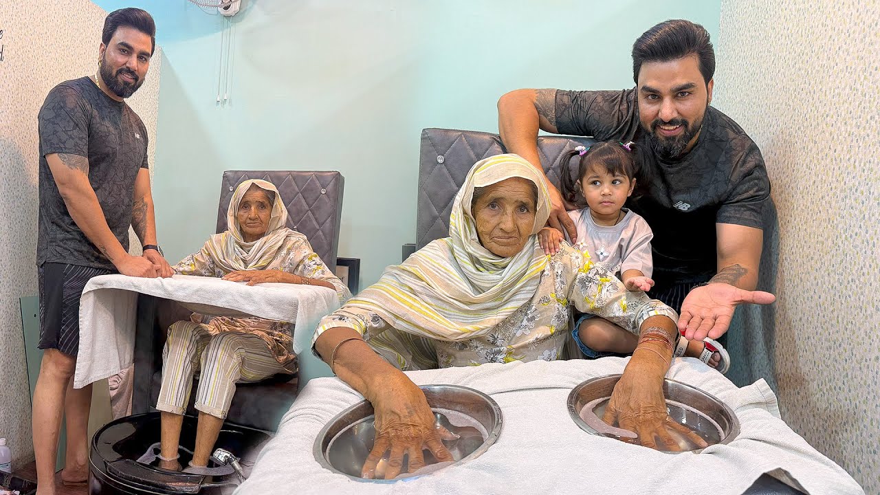 Mausi ji gyi salon mein