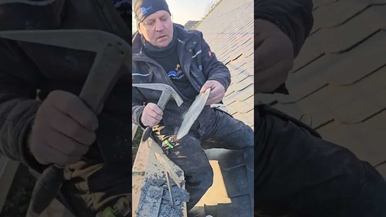 PV Anlage in Schieferdach einbauen. Halter für Schienen in Schieferdach einarbeiten und eindecken.