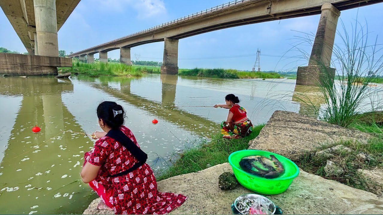 Fishing Video || Two village lady happily catching a lot of fish from the Ajay River | Best fishing
